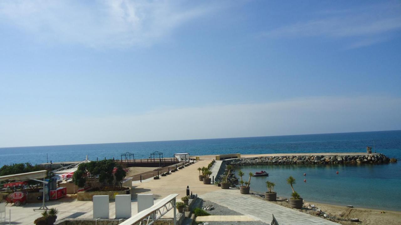 Ada Beach Hotel Krini ภายนอก รูปภาพ