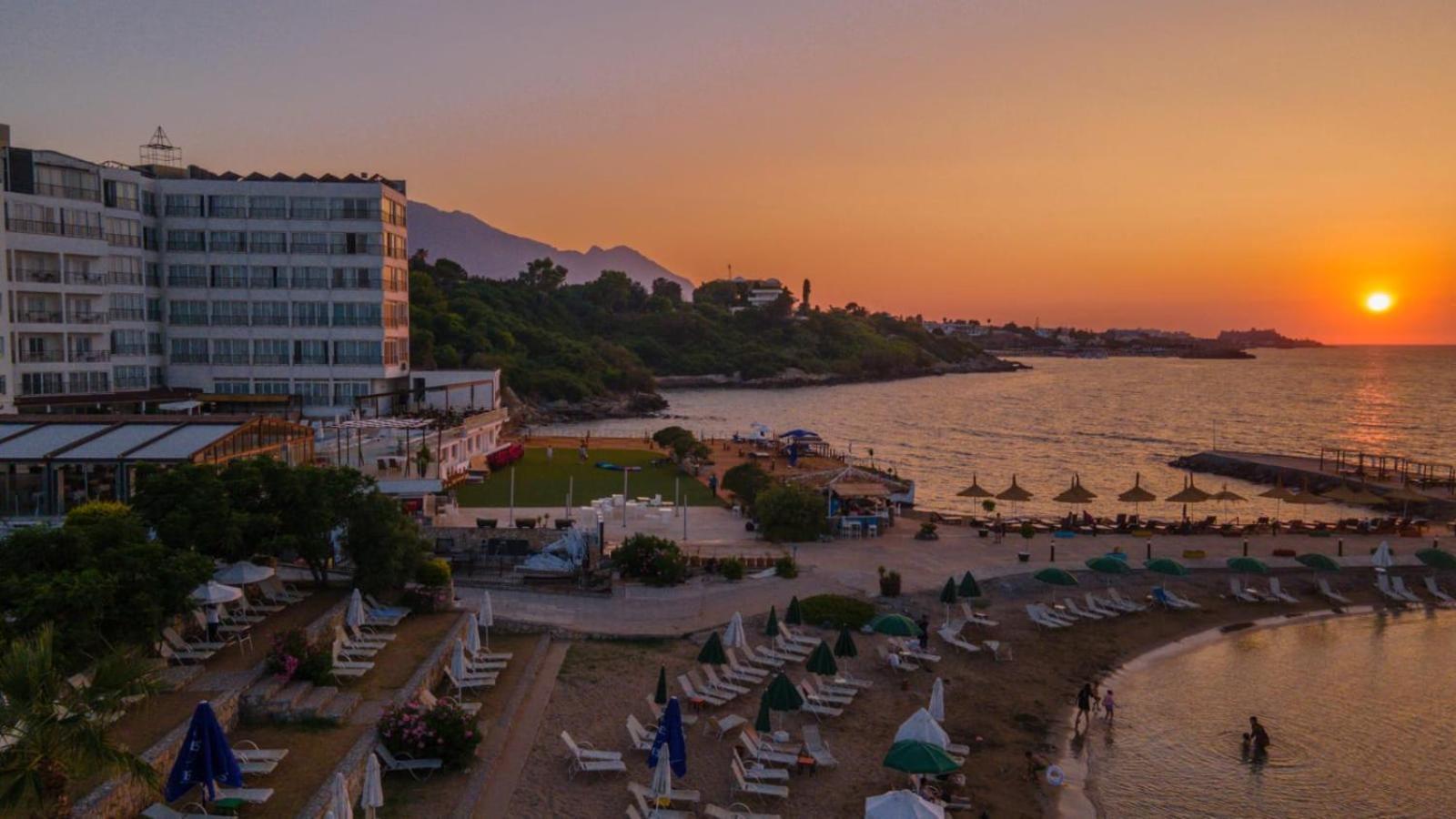 Ada Beach Hotel Krini ภายนอก รูปภาพ